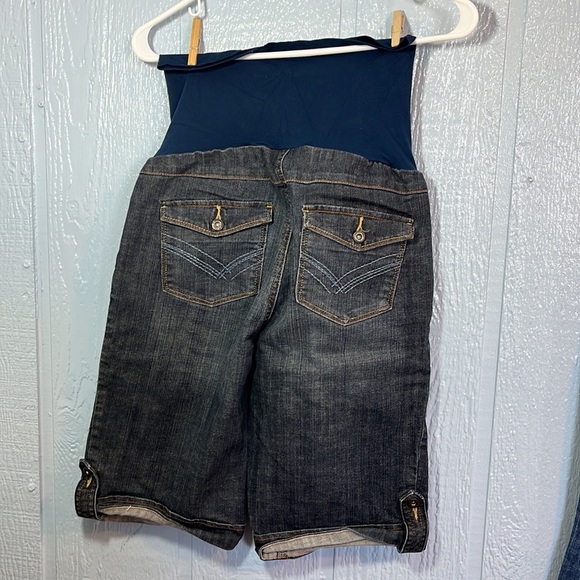5 for $10 💜 Maternity pants and shorts bundle - Picture 6 of 10